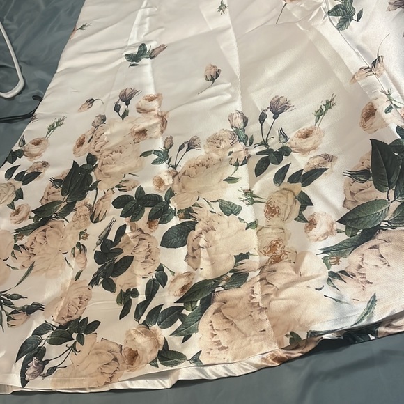 Skirt. New with tags. - Picture 3 of 3